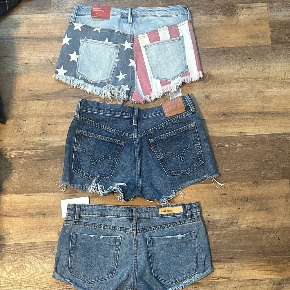 Levi's 501 Frayed Hem Jean Shorts - Light Blue, Dark Blue - Picture 2 of 2